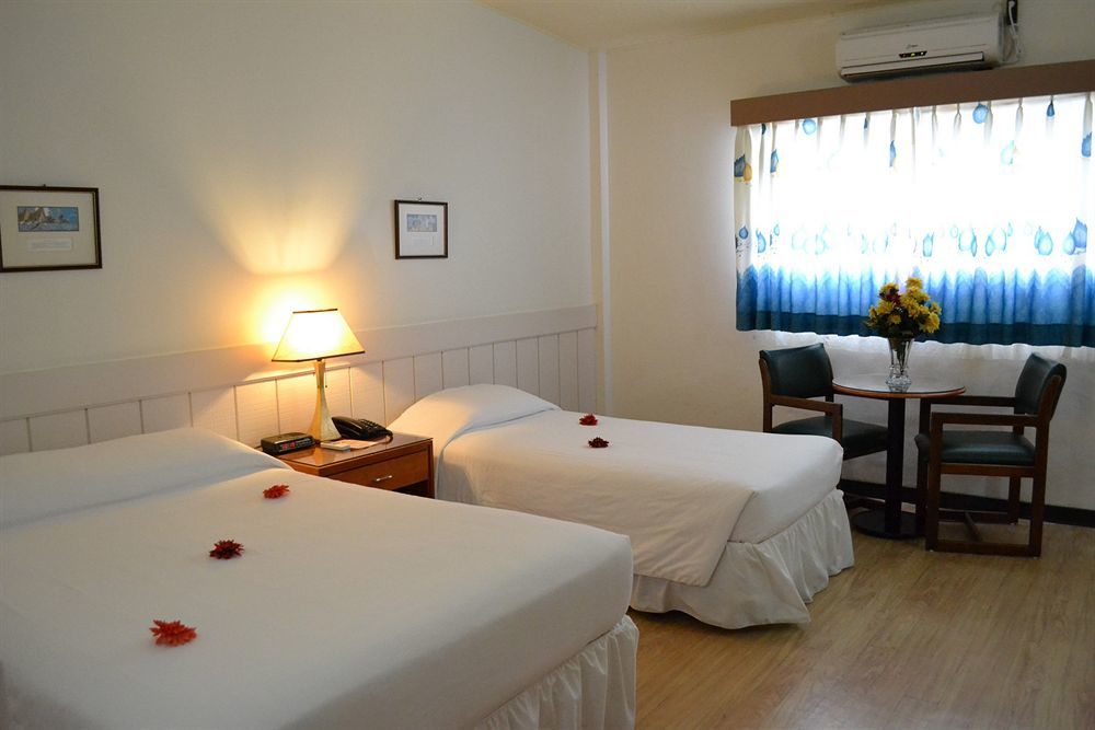 Hotel West Plaza By The Sea à Koror Extérieur photo