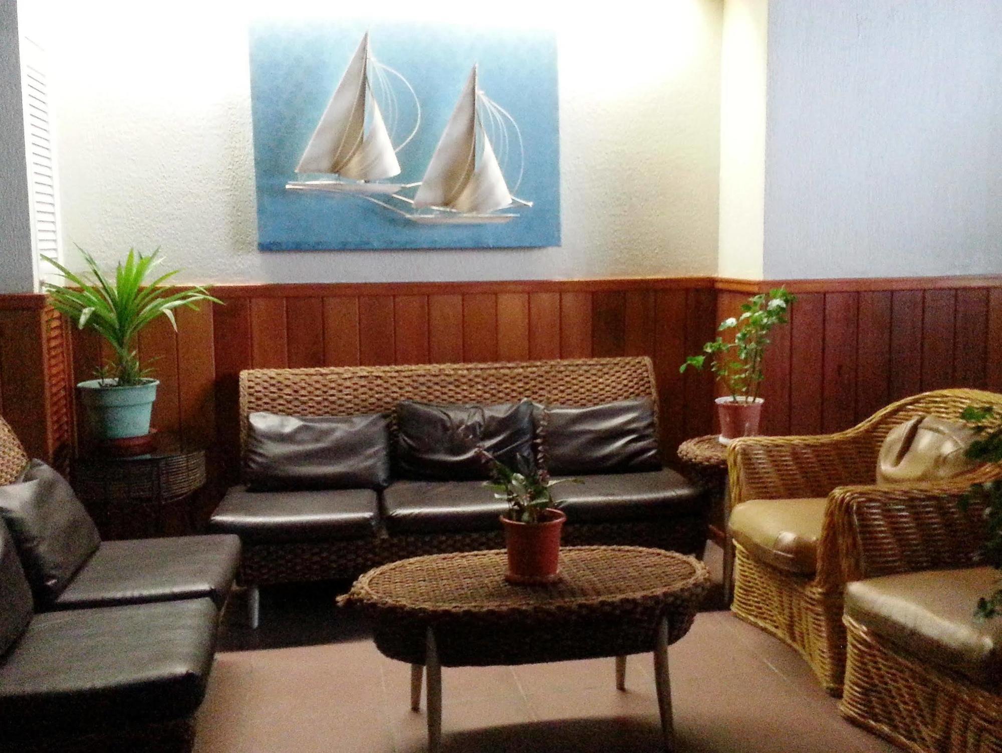 Hotel West Plaza By The Sea à Koror Extérieur photo