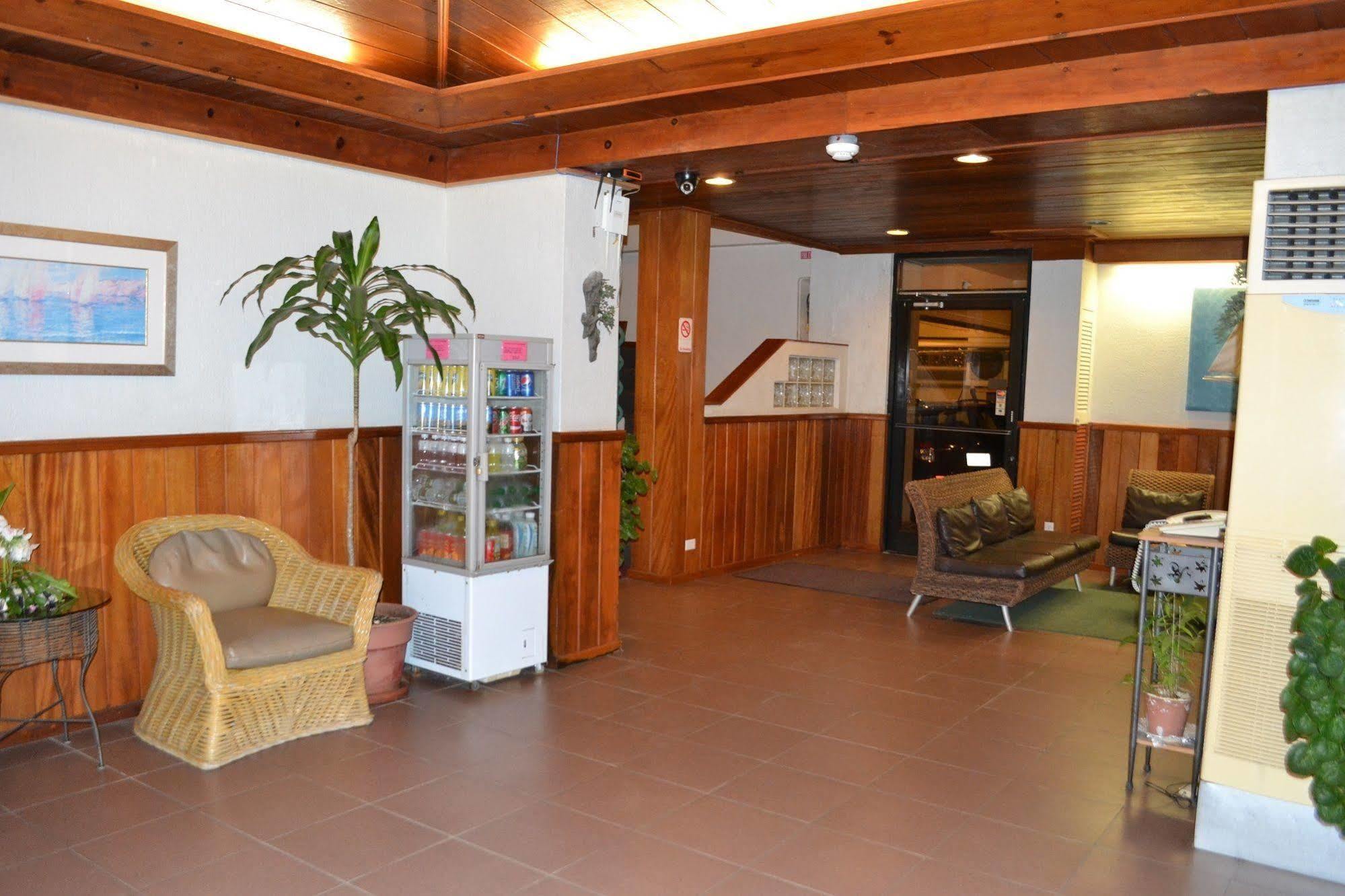Hotel West Plaza By The Sea à Koror Extérieur photo
