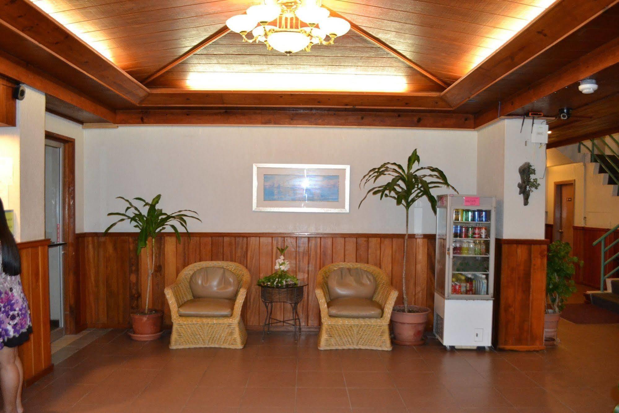 Hotel West Plaza By The Sea à Koror Extérieur photo