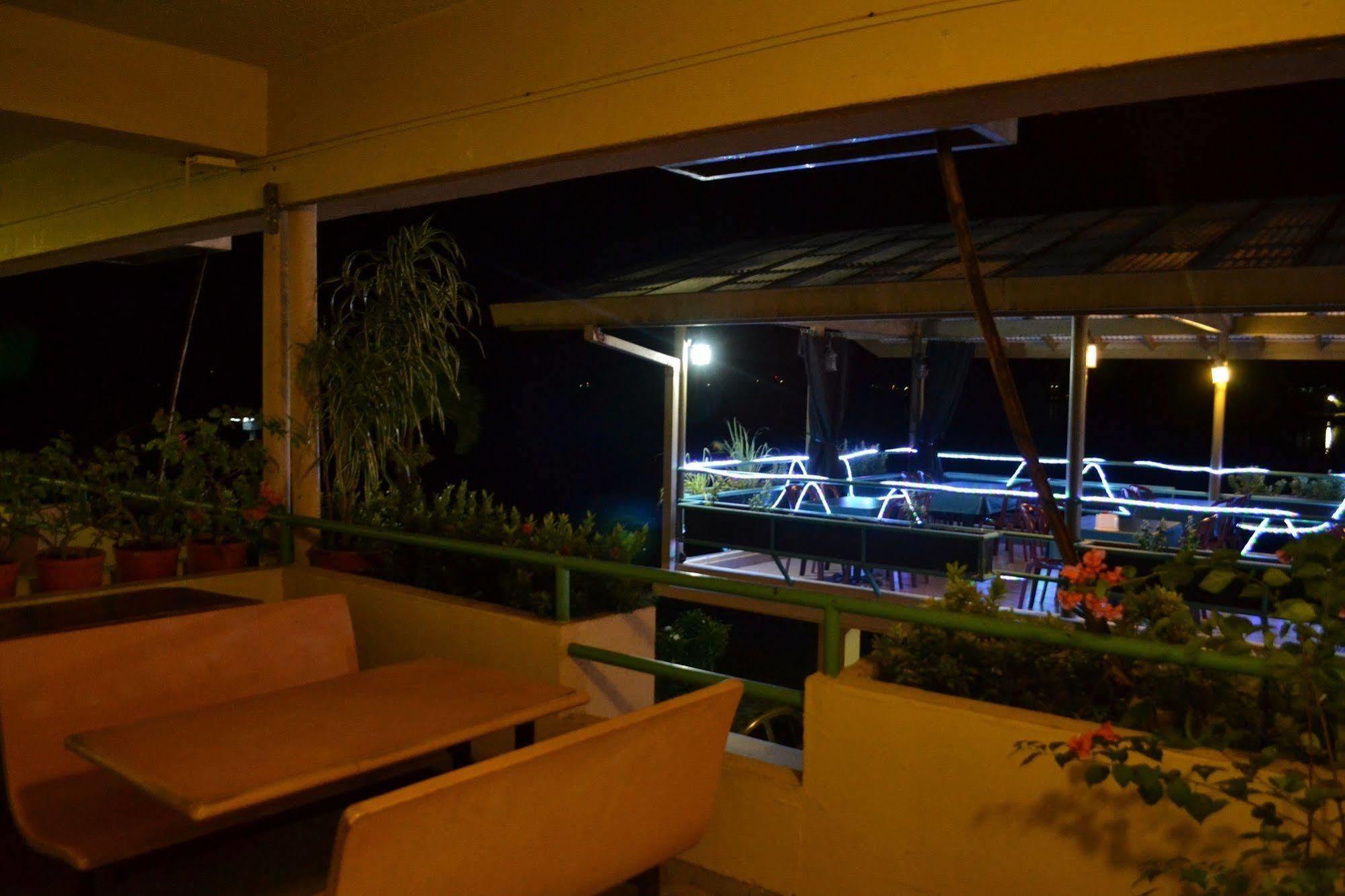 Hotel West Plaza By The Sea à Koror Extérieur photo