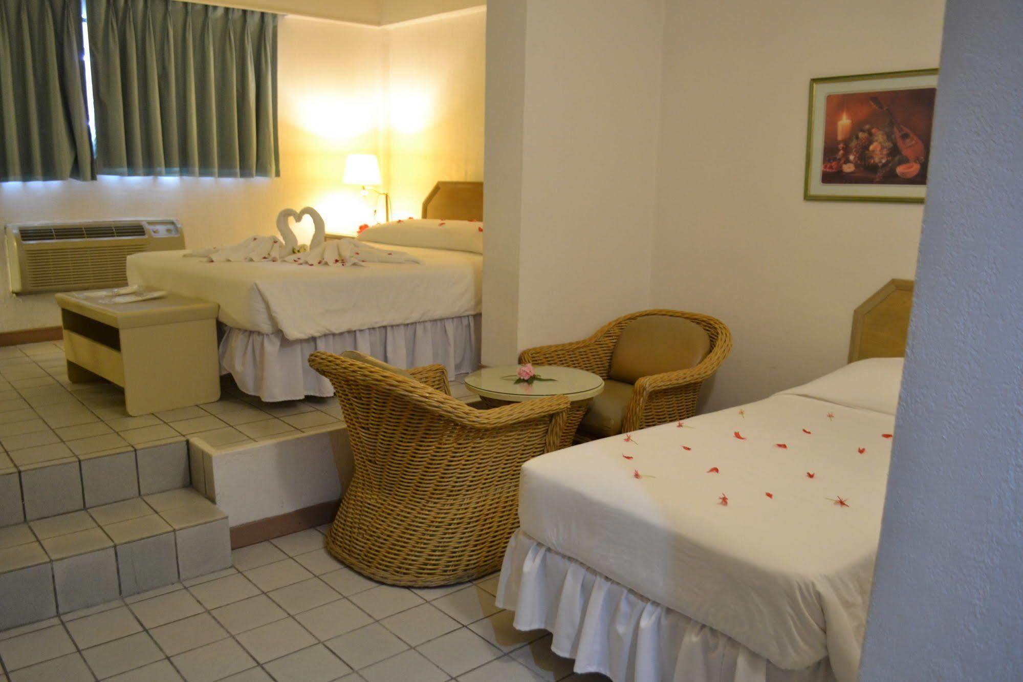 Hotel West Plaza By The Sea à Koror Extérieur photo